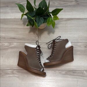 Reaction Kenneth Cole Wedge Shoes